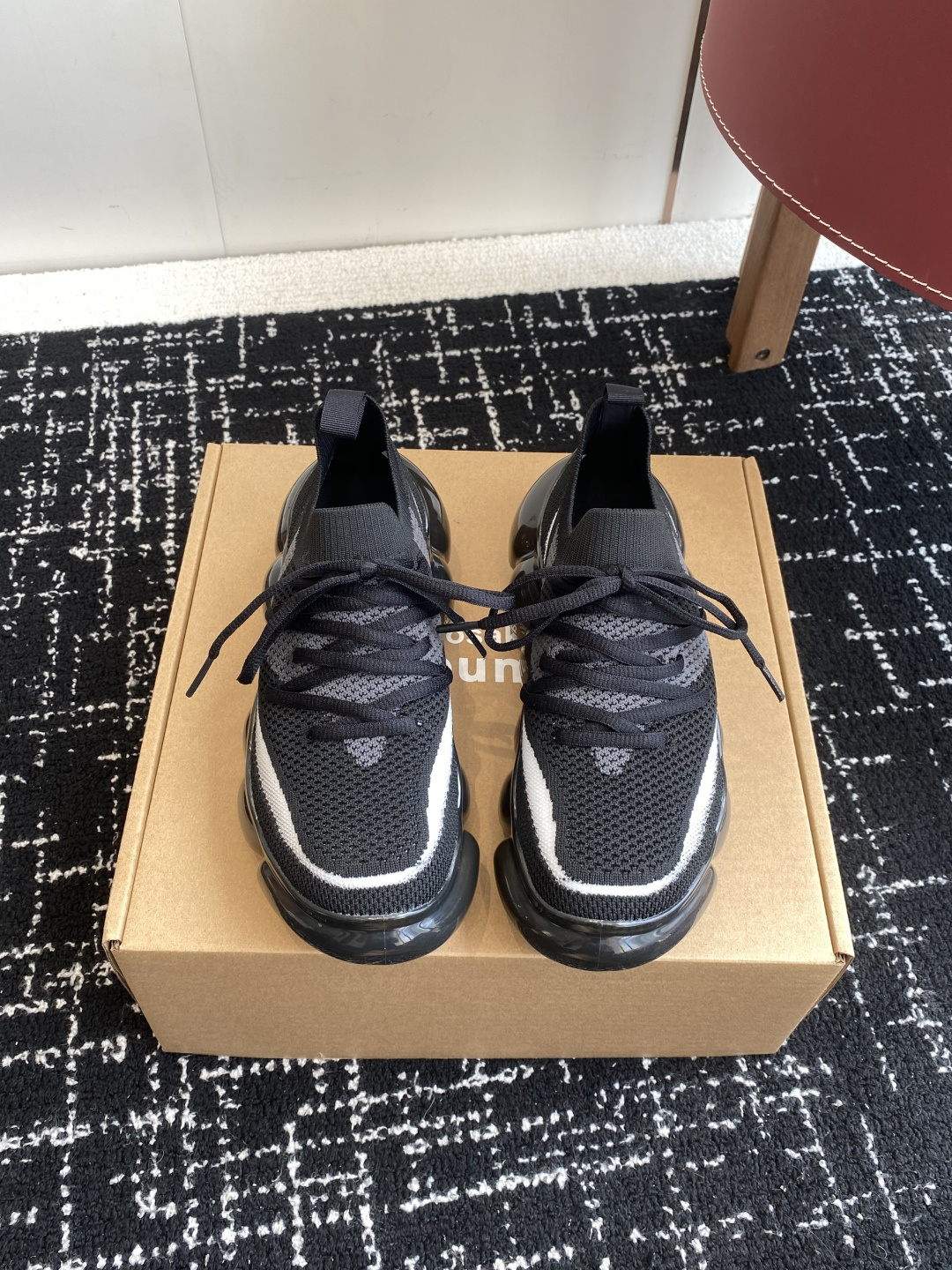 代购级
日本潮牌mikiosakabe+grouns联名运动鞋 

毛毛虫舒服气垫气泡底 春夏梦幻潮酷嘻