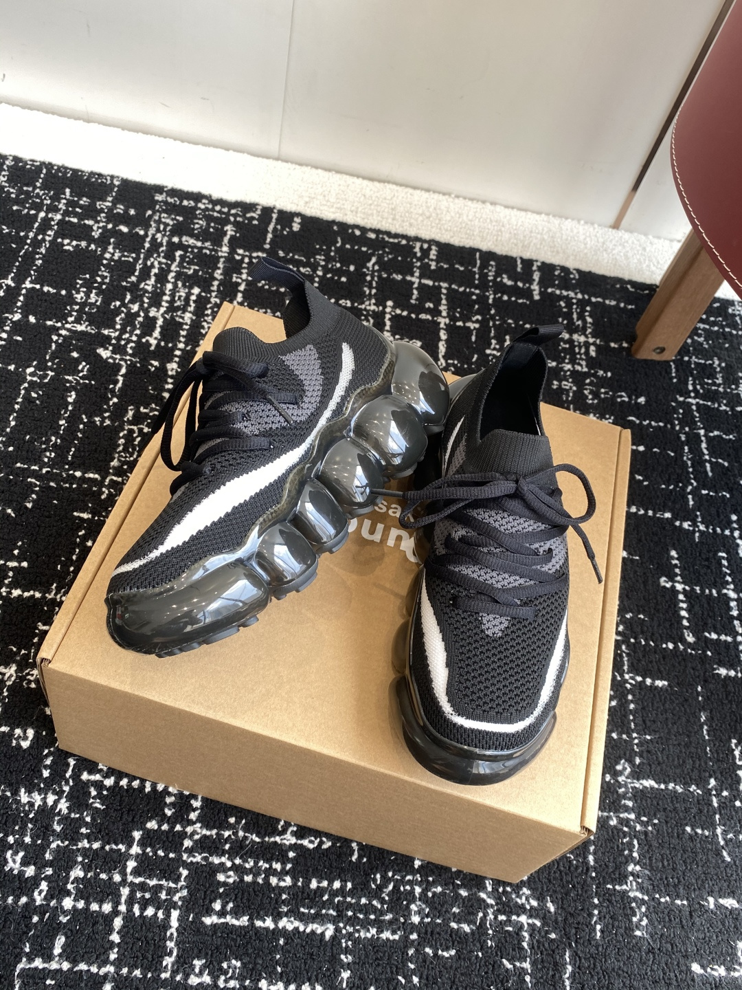 代购级
日本潮牌mikiosakabe+grouns联名运动鞋 

毛毛虫舒服气垫气泡底 春夏梦幻潮酷嘻