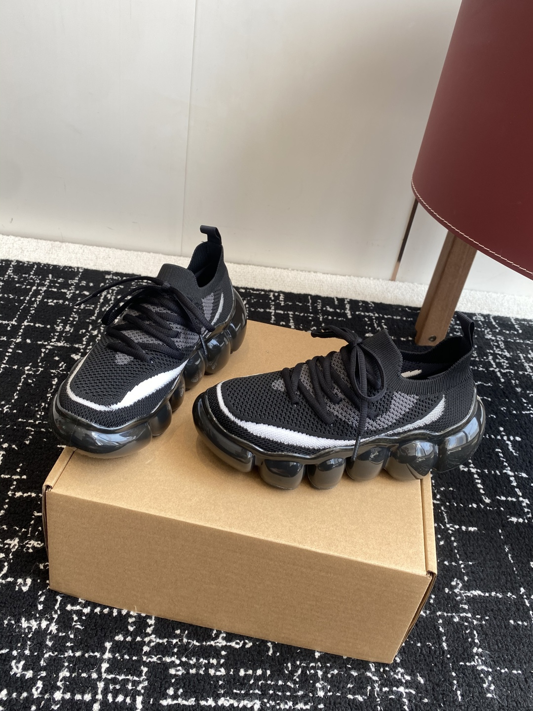 代购级
日本潮牌mikiosakabe+grouns联名运动鞋 

毛毛虫舒服气垫气泡底 春夏梦幻潮酷嘻