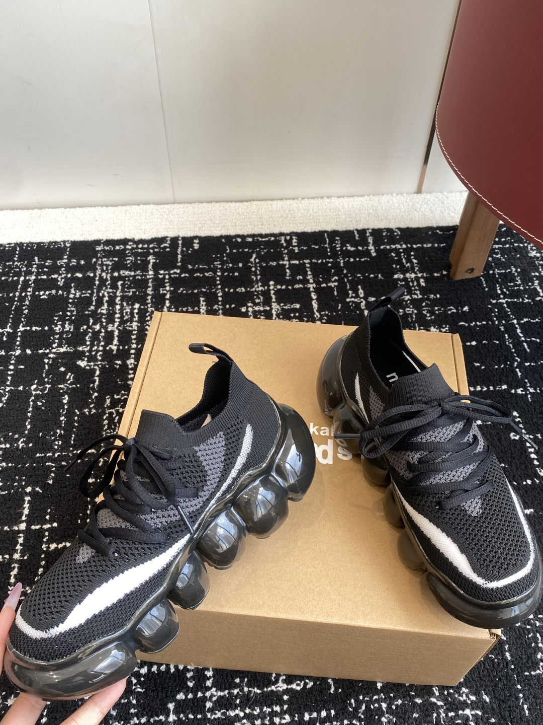 代购级
日本潮牌mikiosakabe+grouns联名运动鞋 

毛毛虫舒服气垫气泡底 春夏梦幻潮酷嘻