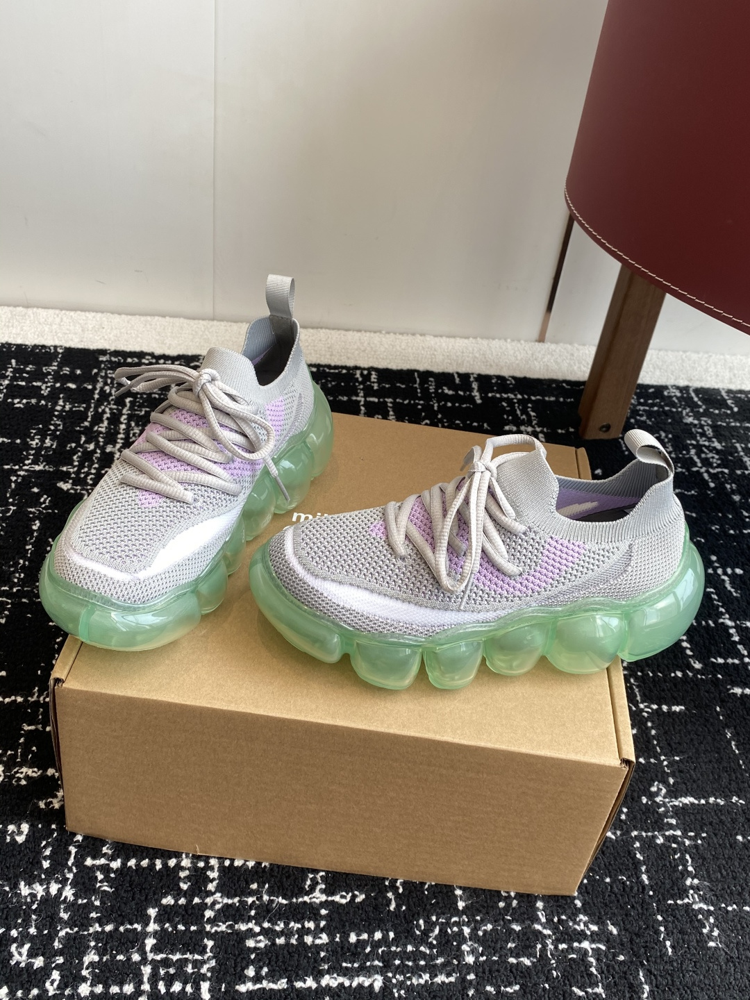 代购级
日本潮牌mikiosakabe+grouns联名运动鞋 

毛毛虫舒服气垫气泡底 春夏梦幻潮酷嘻