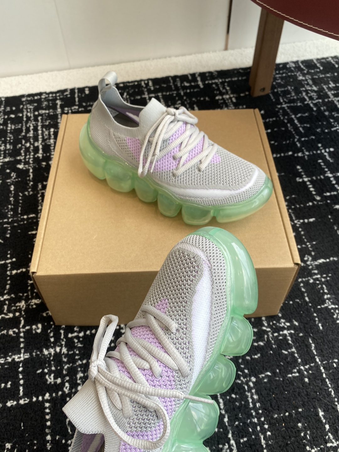 代购级
日本潮牌mikiosakabe+grouns联名运动鞋 

毛毛虫舒服气垫气泡底 春夏梦幻潮酷嘻