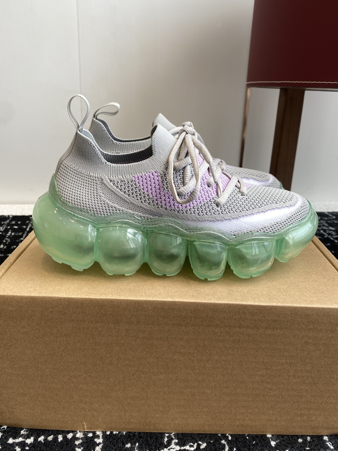 代购级
日本潮牌mikiosakabe+grouns联名运动鞋 

毛毛虫舒服气垫气泡底 春夏梦幻潮酷嘻