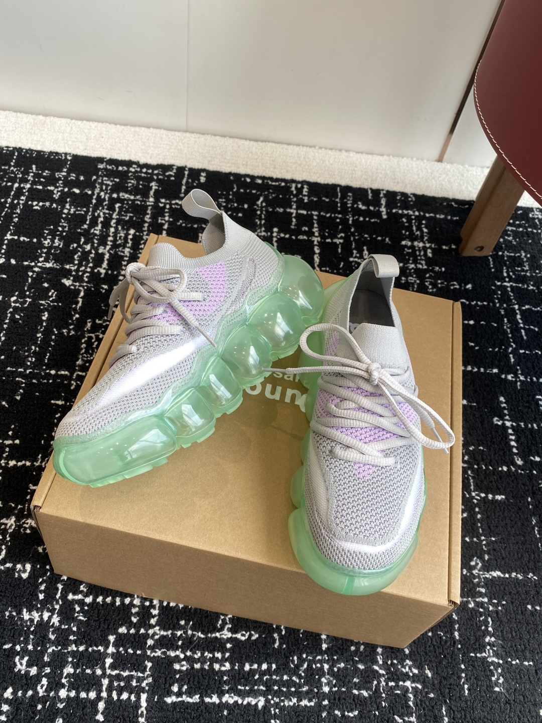 代购级
日本潮牌mikiosakabe+grouns联名运动鞋 

毛毛虫舒服气垫气泡底 春夏梦幻潮酷嘻