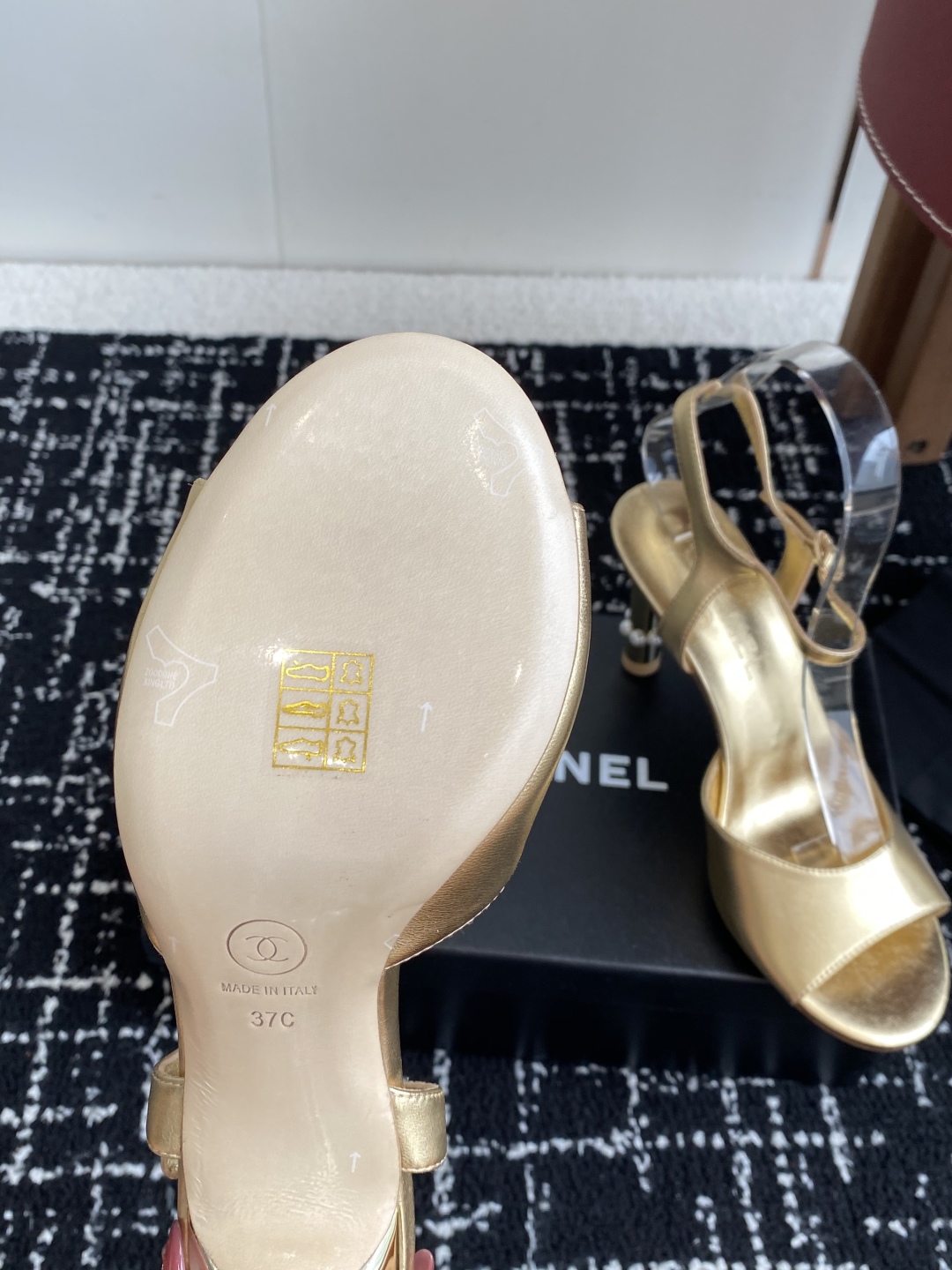 代购级
CHANEL 香奈儿 25ss春夏最新款高跟时装凉鞋鞋
      超多网红时尚博主种草 高级感