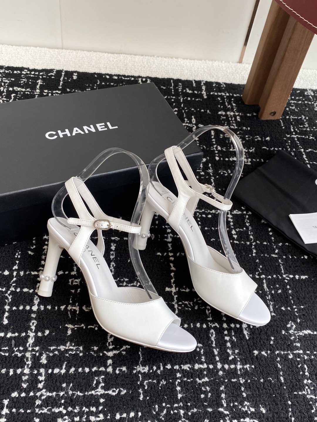 代购级
CHANEL 香奈儿 25ss春夏最新款高跟时装凉鞋鞋
      超多网红时尚博主种草 高级感