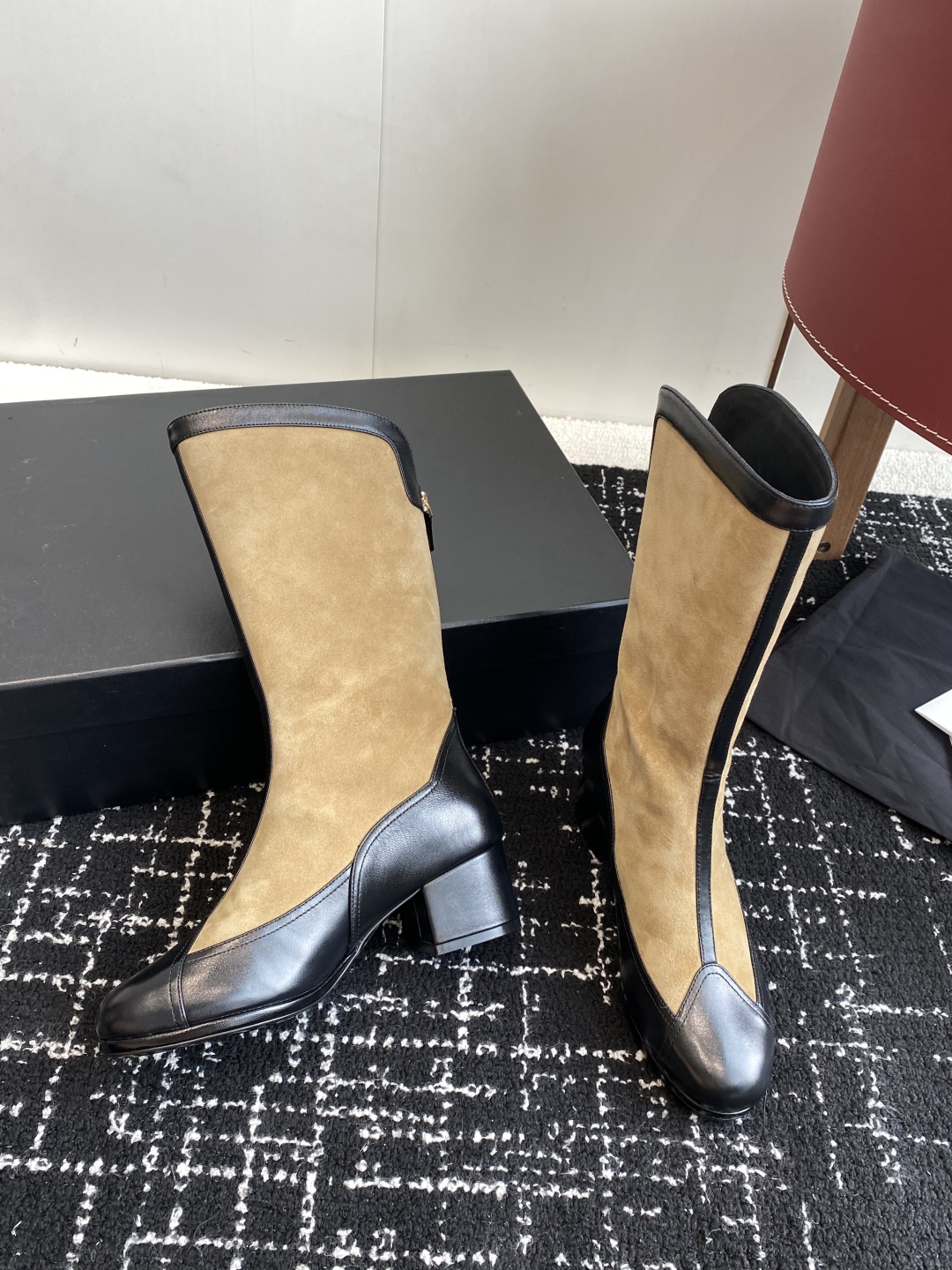 代购级
Chanel 小香 25ss 秋冬新款 圆头拉链短靴 

这款厚底在欧美街拍中出境率超高，ins