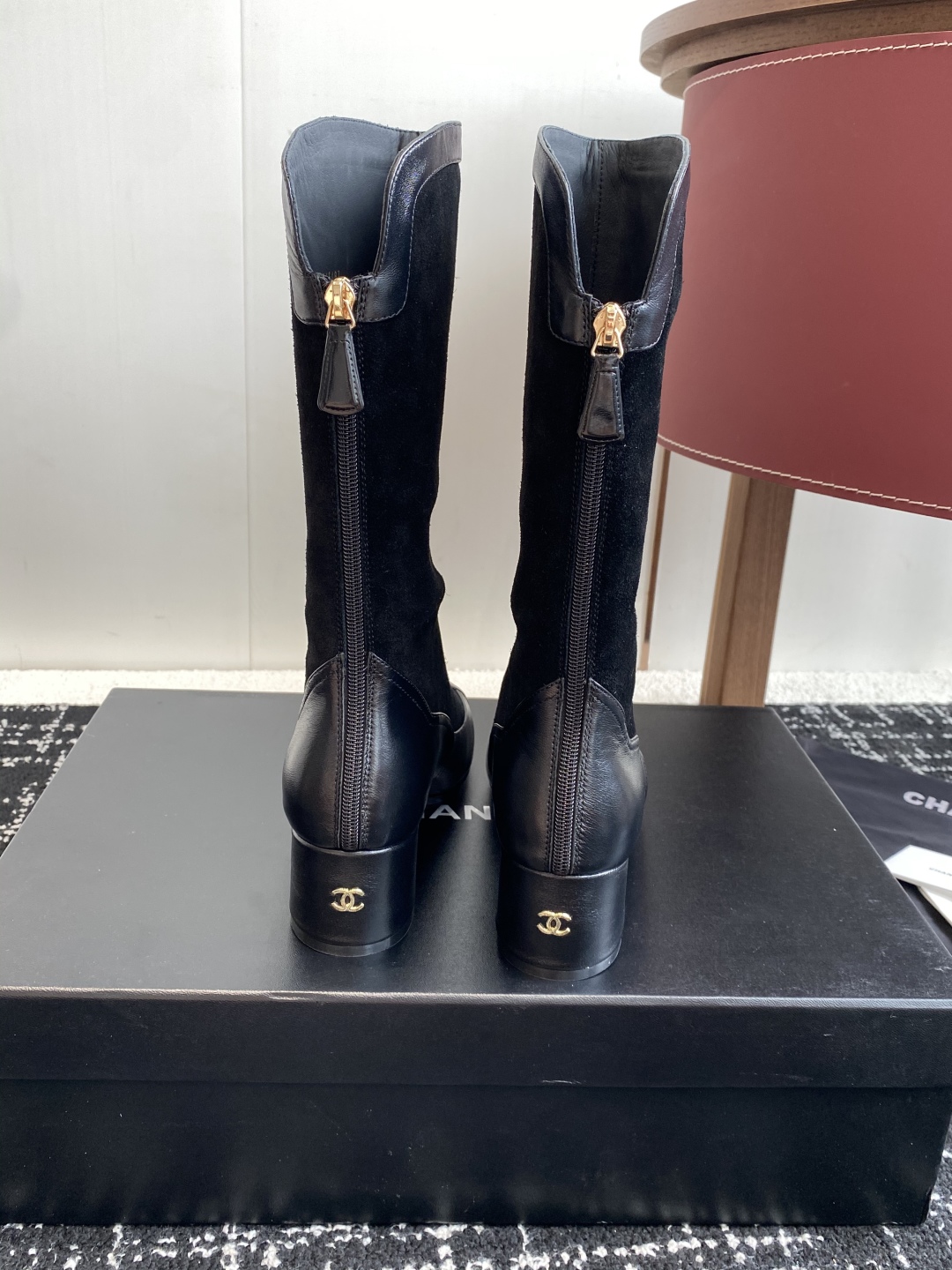 代购级
Chanel 小香 25ss 秋冬新款 圆头拉链短靴 

这款厚底在欧美街拍中出境率超高，ins