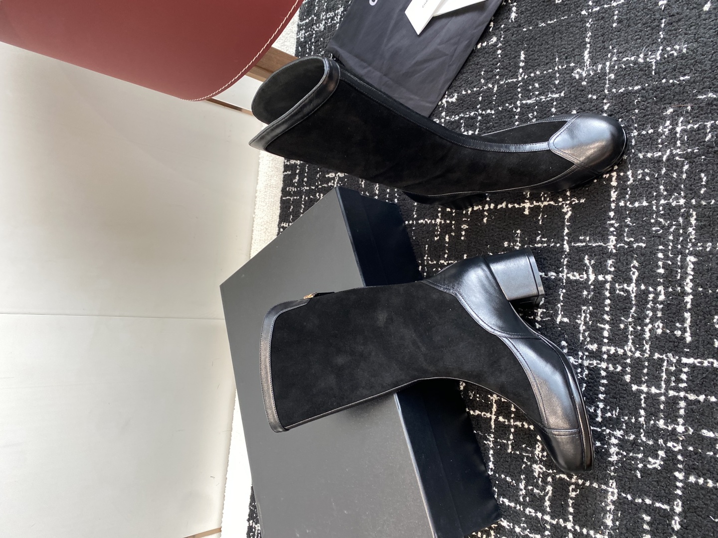 代购级
Chanel 小香 25ss 秋冬新款 圆头拉链短靴 

这款厚底在欧美街拍中出境率超高，ins