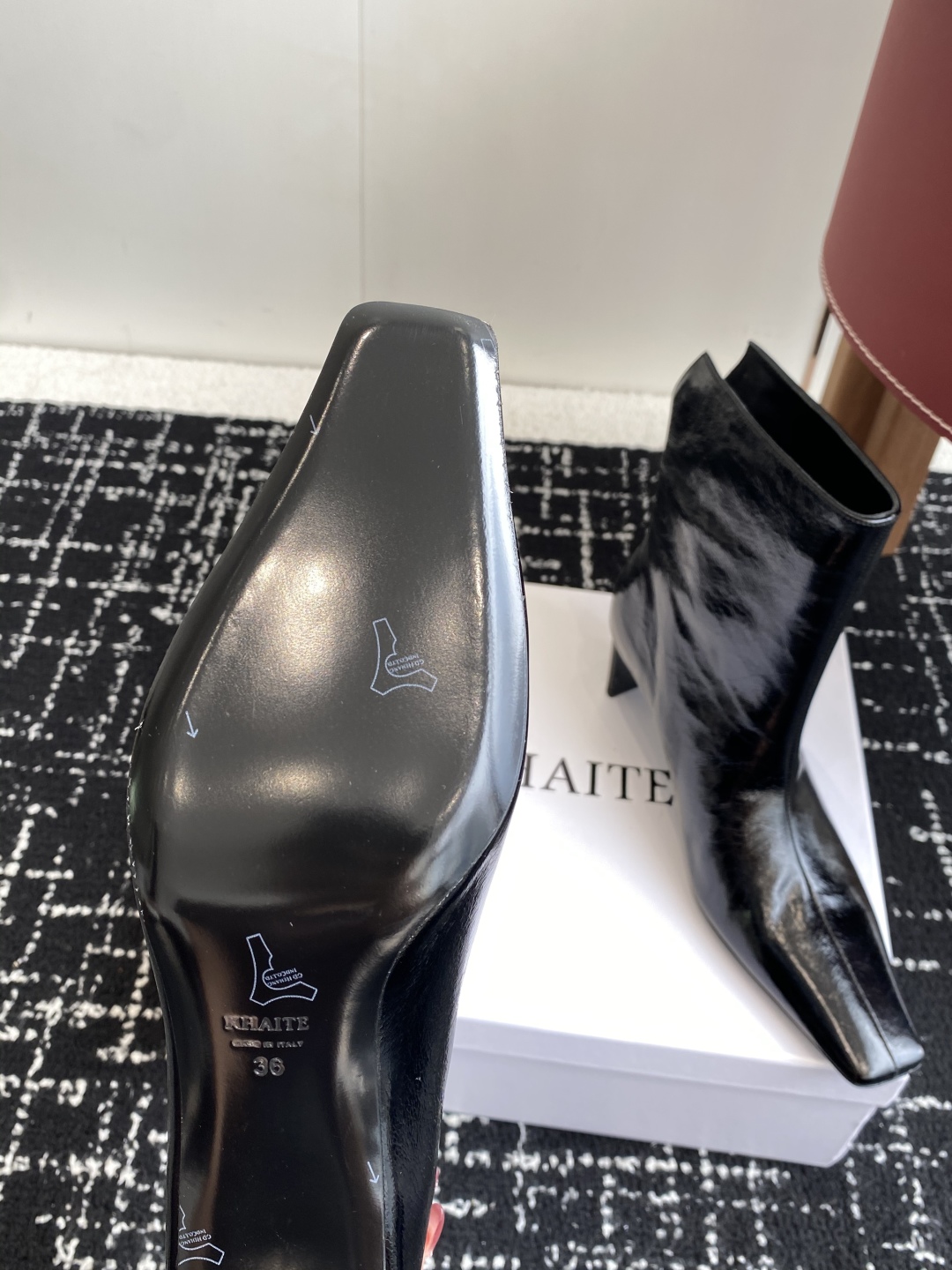 代购级
Khaite 25ss 秋冬新款绝美神靴 

又A又飒不一定斩男，但一定斩女 鞋型纤细又时髦，微