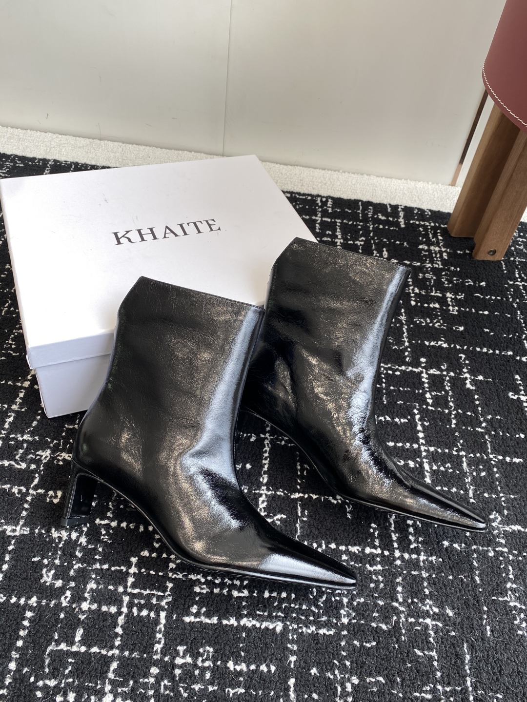 代购级
Khaite 25ss 秋冬新款绝美神靴 

又A又飒不一定斩男，但一定斩女 鞋型纤细又时髦，微