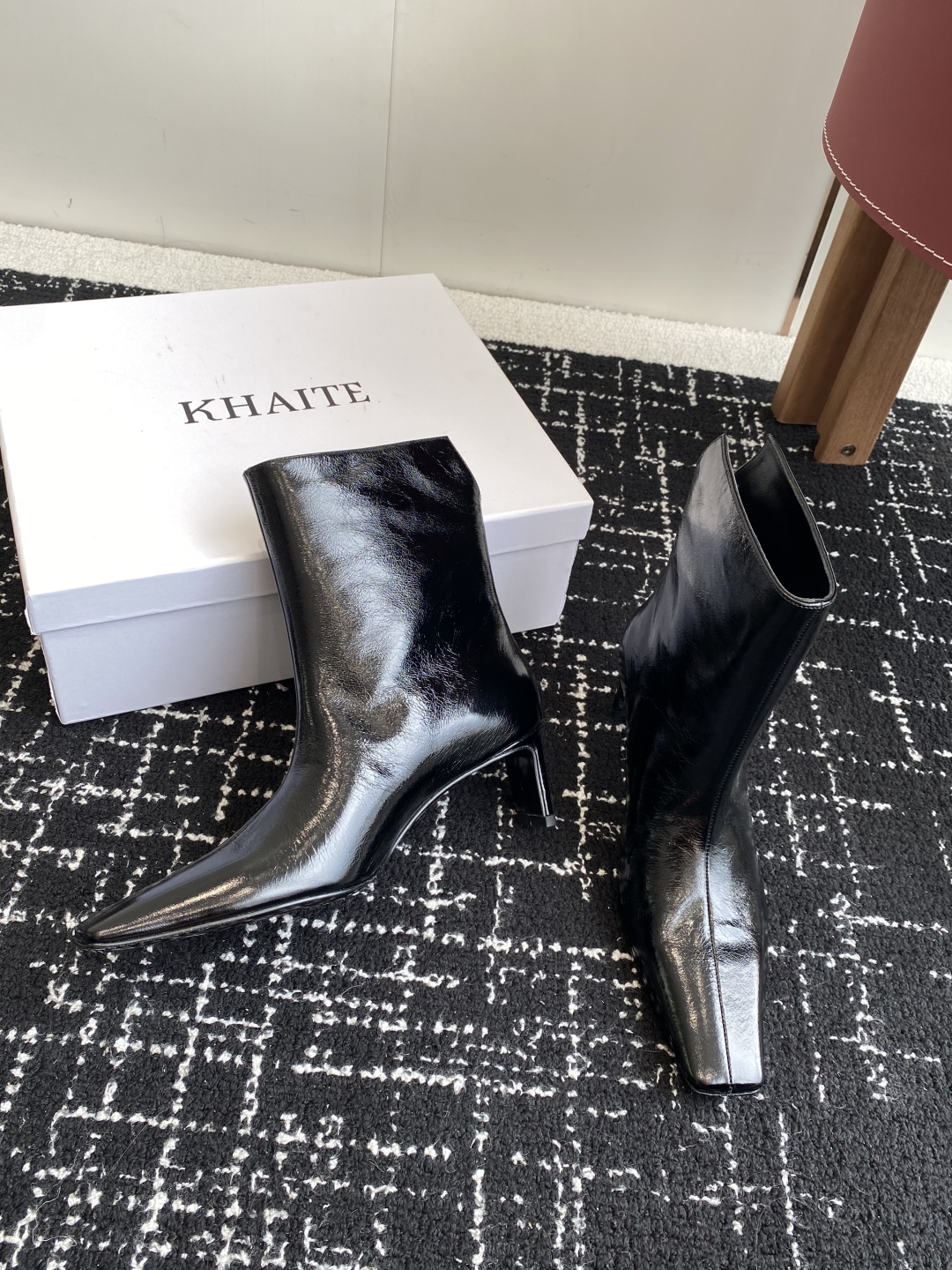 代购级
Khaite 25ss 秋冬新款绝美神靴 

又A又飒不一定斩男，但一定斩女 鞋型纤细又时髦，微