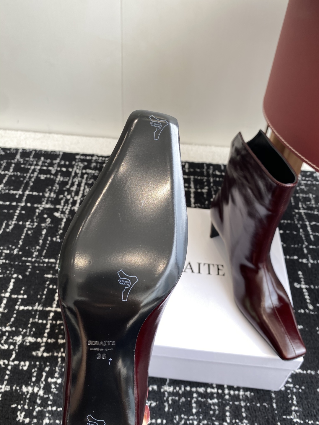 代购级
Khaite 25ss 秋冬新款绝美神靴 

又A又飒不一定斩男，但一定斩女 鞋型纤细又时髦，微