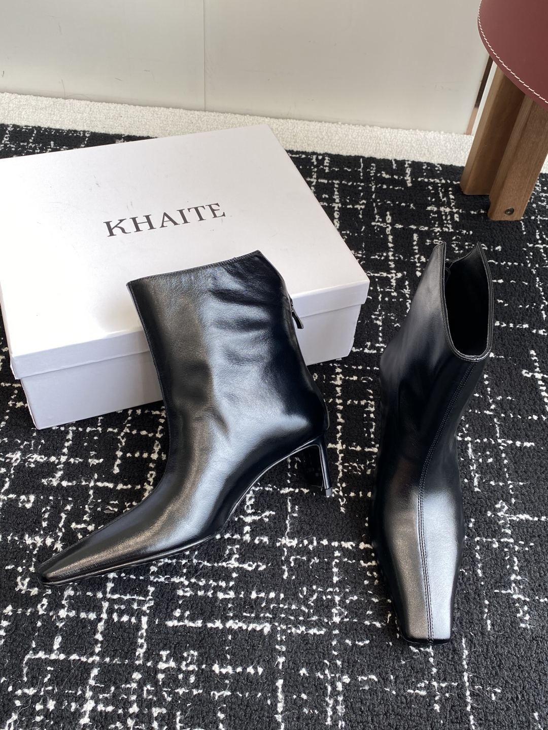 代购级
Khaite 25ss 秋冬新款绝美神靴 

又A又飒不一定斩男，但一定斩女 鞋型纤细又时髦，微