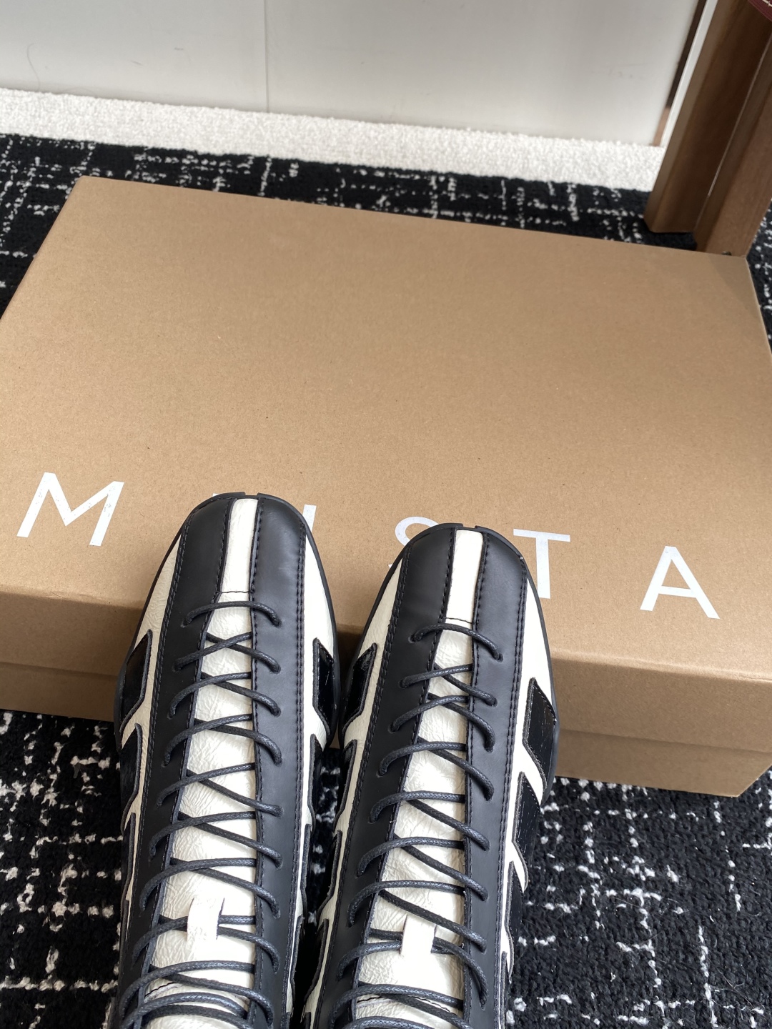 代购级
MIISTA 25ss 秋冬季 新款 拳击靴

谁懂啊 MIISTA靴子把棋盘格玩出花 绑带+拼