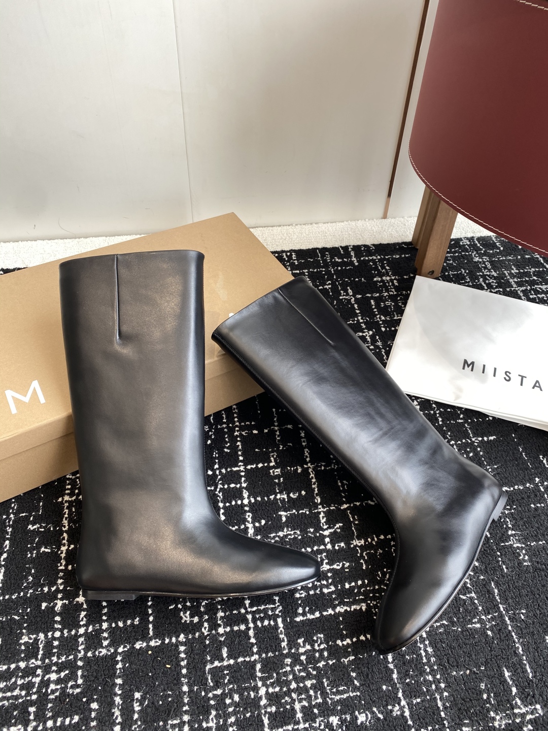 代购级
Miista 25ss 秋冬新款 意大利 品牌 做旧机车靴 

穿搭灵感双手奉上~ 小羊皮材质超