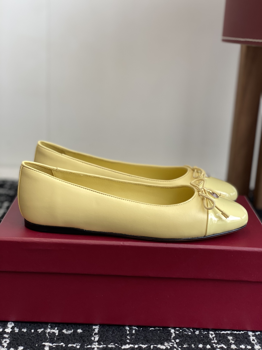 代购级
Gucci 25ss 春夏新款 蝴蝶结芭蕾舞鞋 平跟钻石V纹刺绣内底芭蕾鞋蝴蝶结小双G扣新款小圆