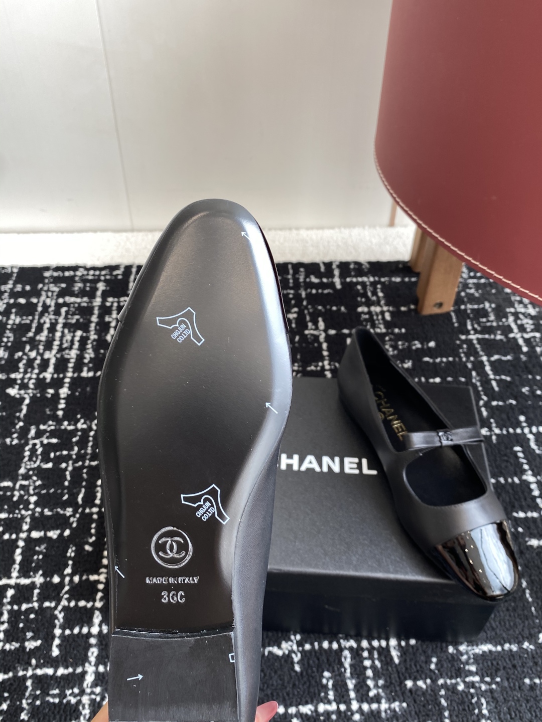 代购级
Chanel 25ss 春夏系列 玛丽珍 芭蕾舞鞋

非常火的蝴蝶结 设计手工车线非常耗时耗力
