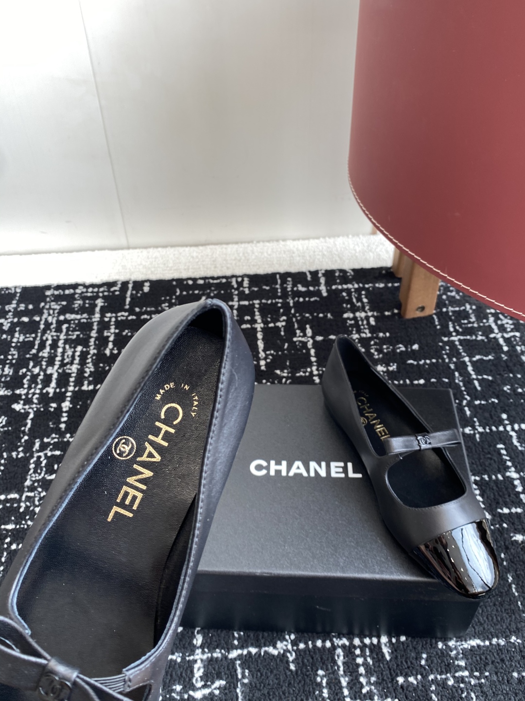 代购级
Chanel 25ss 春夏系列 玛丽珍 芭蕾舞鞋

非常火的蝴蝶结 设计手工车线非常耗时耗力
