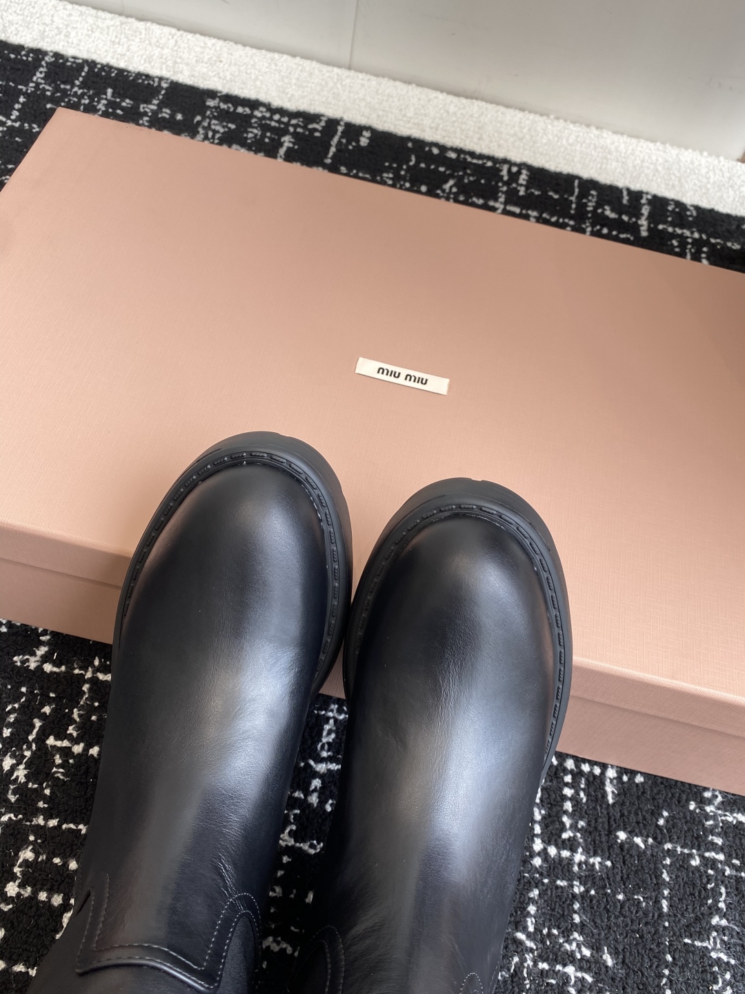 代购级
miu miu fw25 new arrival～ 缪缪 25ss 秋冬新款厚底高筒裸靴 骑士靴