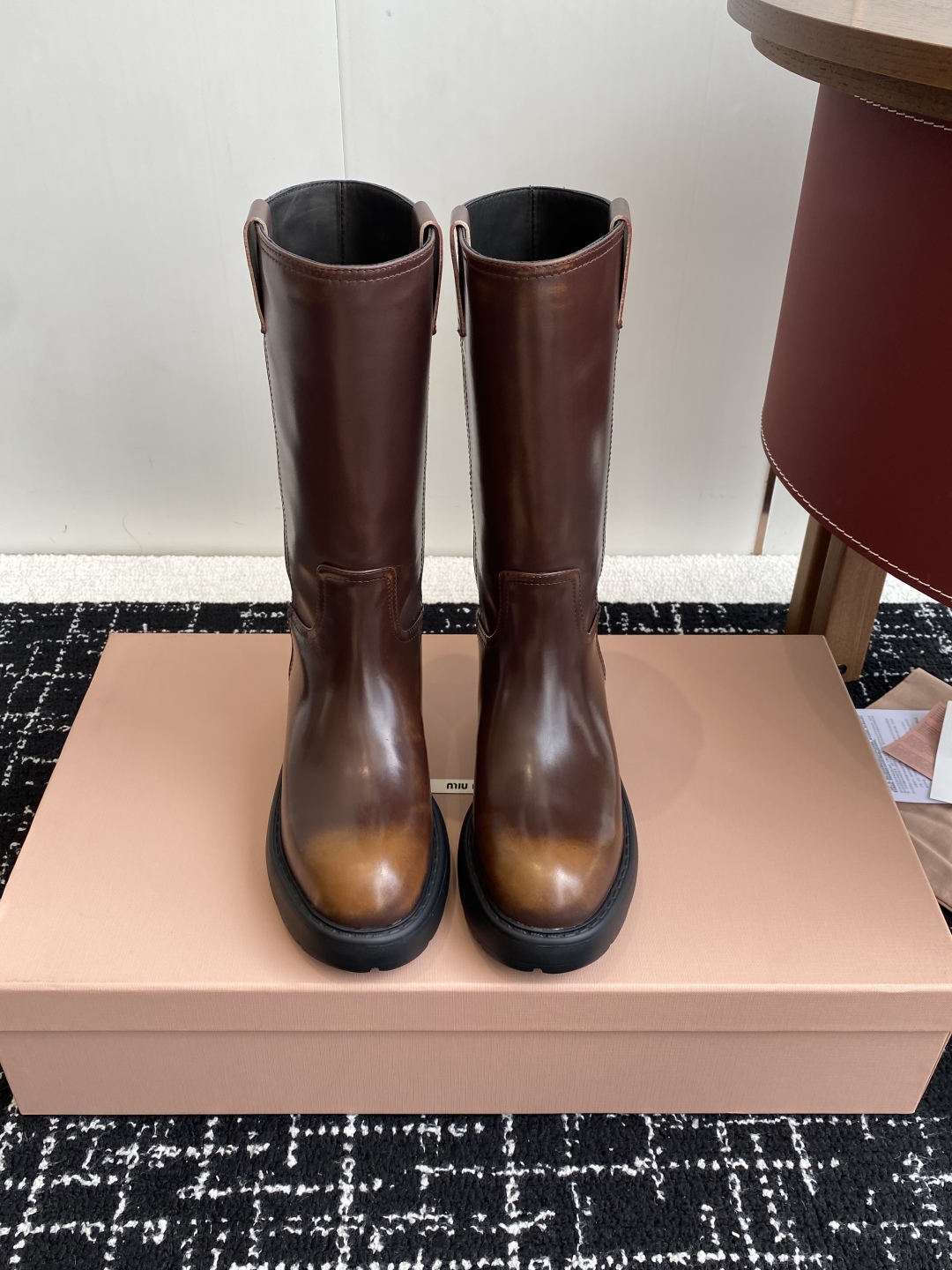 代购级
miu miu fw25 new arrival～ 缪缪 25ss 秋冬新款厚底高筒裸靴 骑士靴