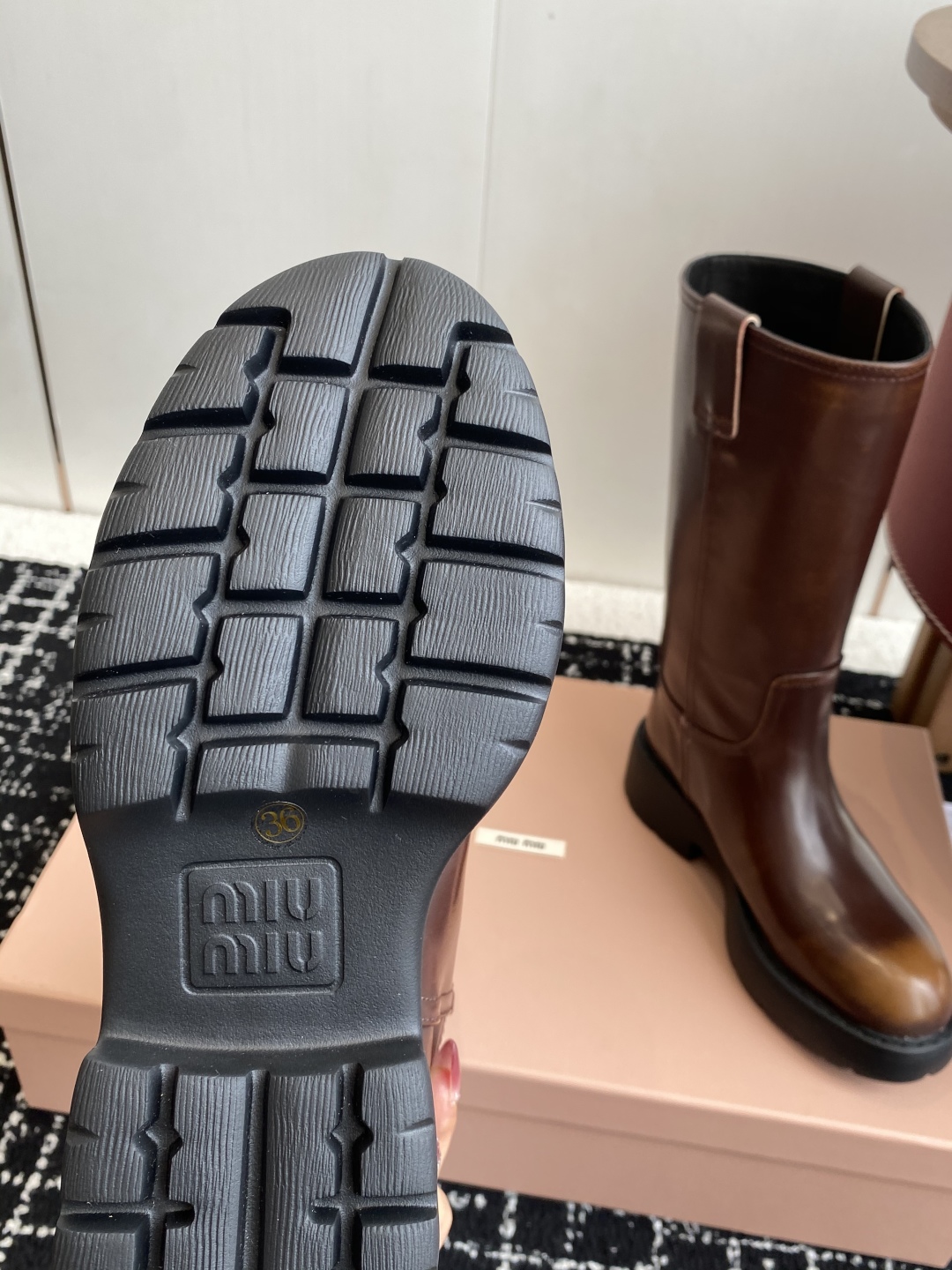 代购级
miu miu fw25 new arrival～ 缪缪 25ss 秋冬新款厚底高筒裸靴 骑士靴