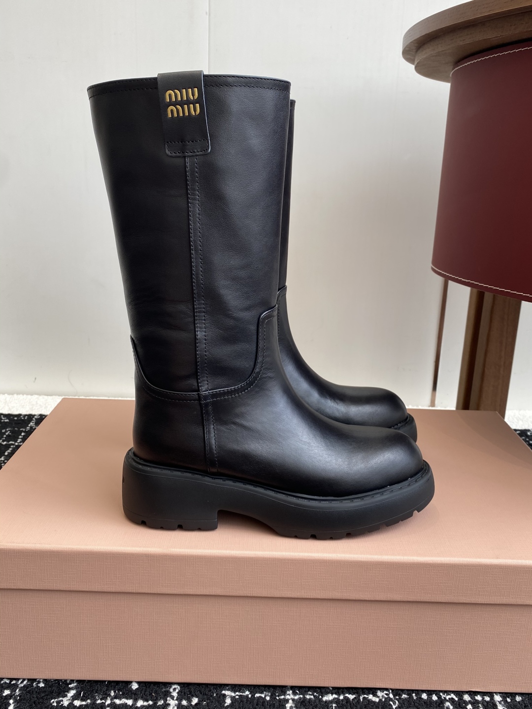 代购级
miu miu fw25 new arrival～ 缪缪 25ss 秋冬新款厚底高筒裸靴 骑士靴