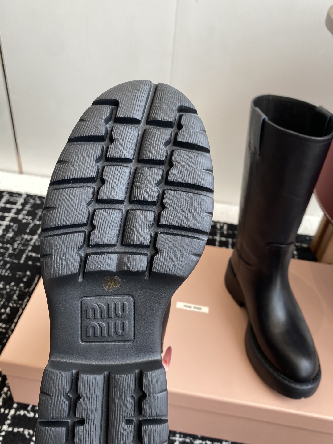 代购级
miu miu fw25 new arrival～ 缪缪 25ss 秋冬新款厚底高筒裸靴 骑士靴