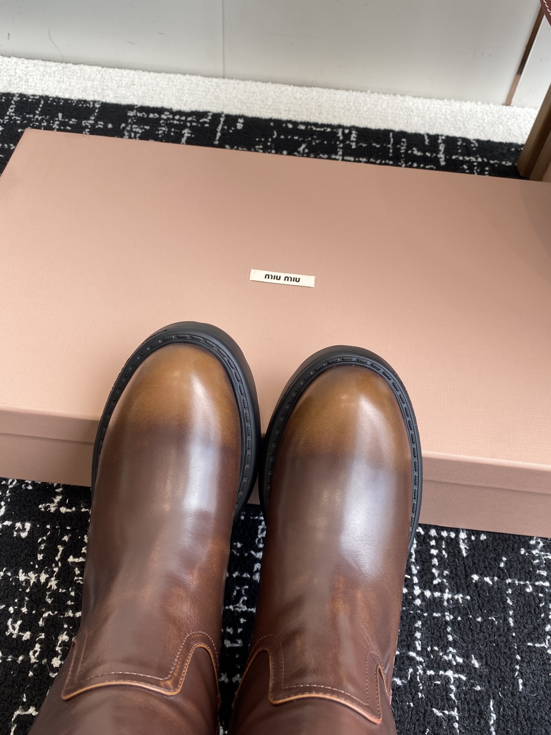 代购级
miu miu fw25 new arrival～ 缪缪 25ss 秋冬新款厚底高筒裸靴 骑士靴