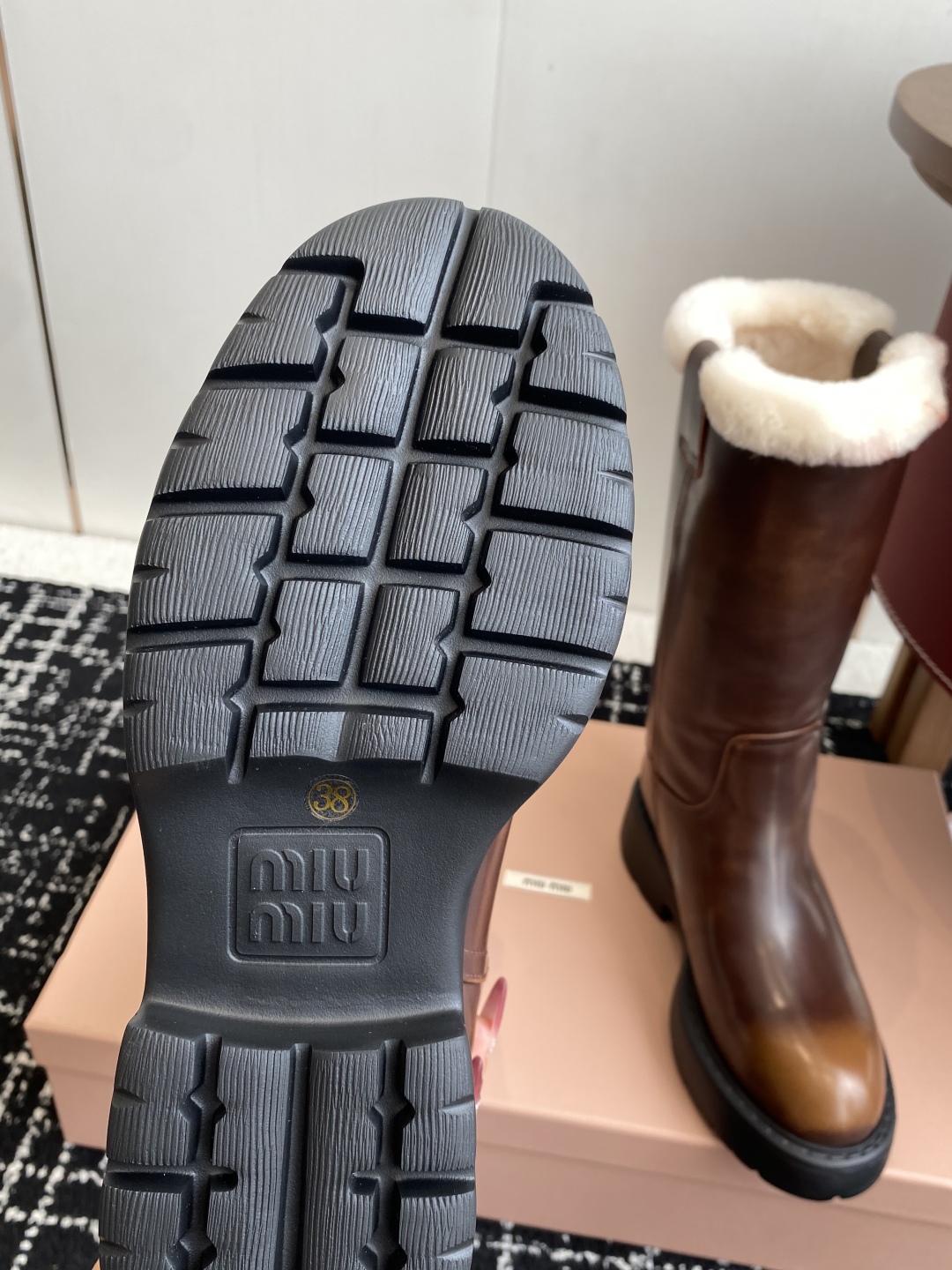 代购级
miu miu fw25 new arrival～ 缪缪 25ss 秋冬新款厚底高筒裸靴 骑士靴