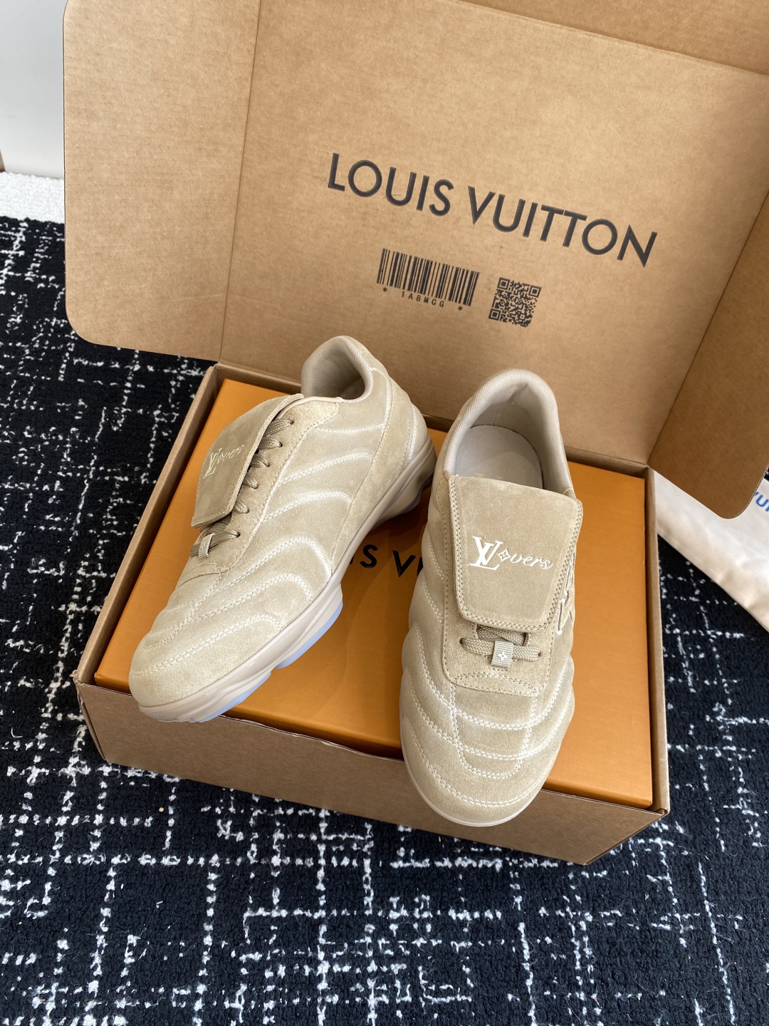 代购级
25ss 春夏季新款 情侣同款球鞋 穿上就是时髦精

这款 Footprint Soccer 运