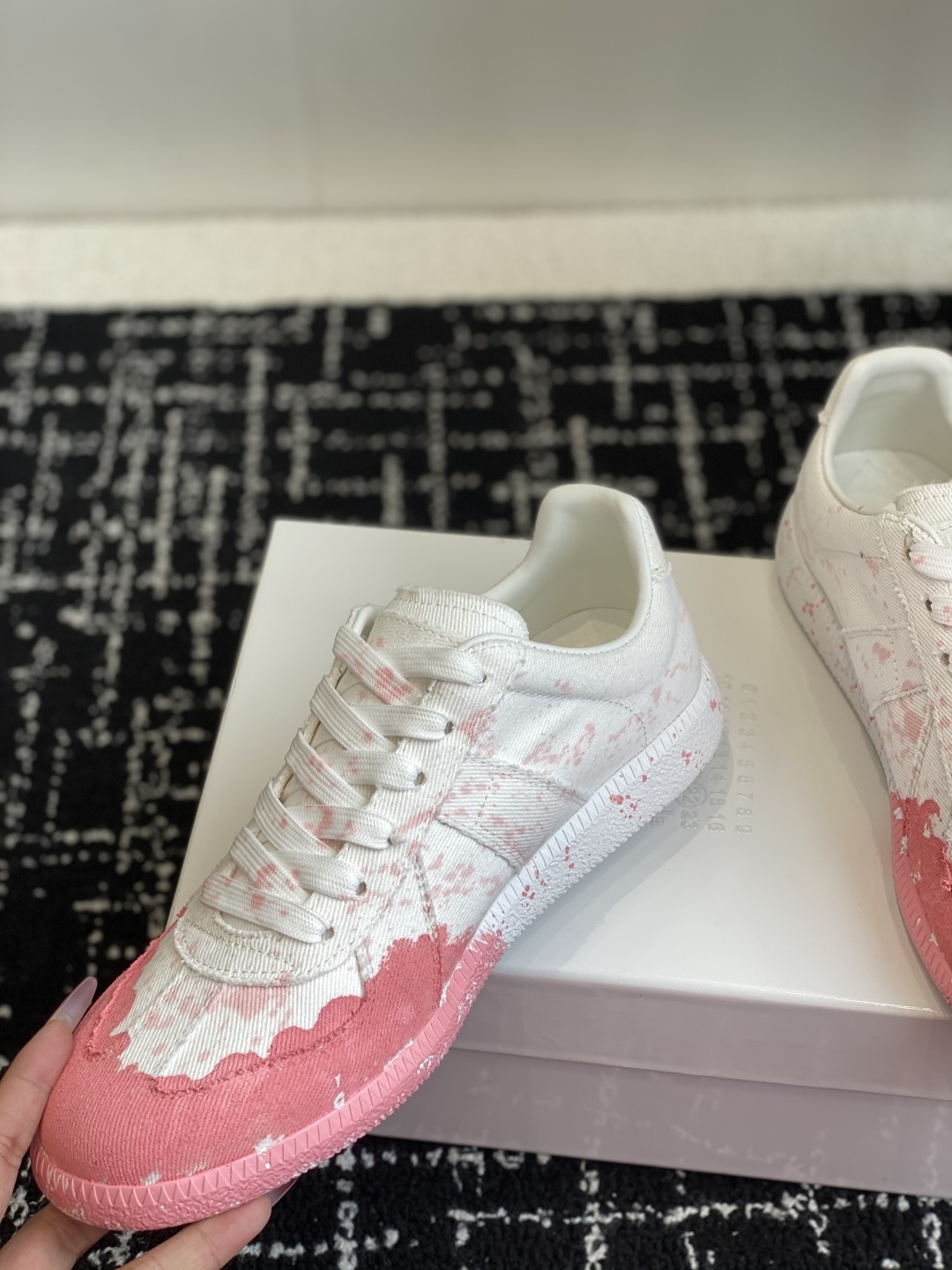代购级
MaisonMargiela MM6 马吉拉 情侣款 喷墨 涂鸦 帆布 德训鞋 休闲 运动鞋