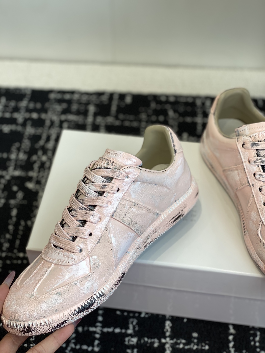代购级
MaisonMargiela MM6 马吉拉 情侣款 喷墨 涂鸦 帆布 德训鞋 休闲 运动鞋

