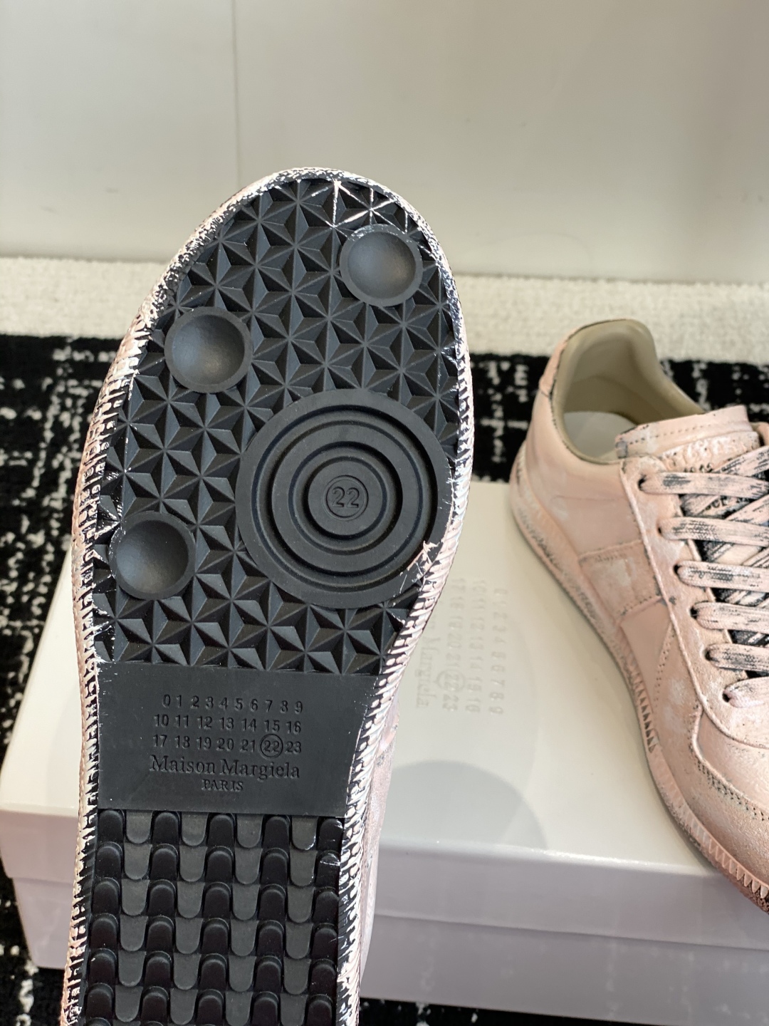 代购级
MaisonMargiela MM6 马吉拉 情侣款 喷墨 涂鸦 帆布 德训鞋 休闲 运动鞋

