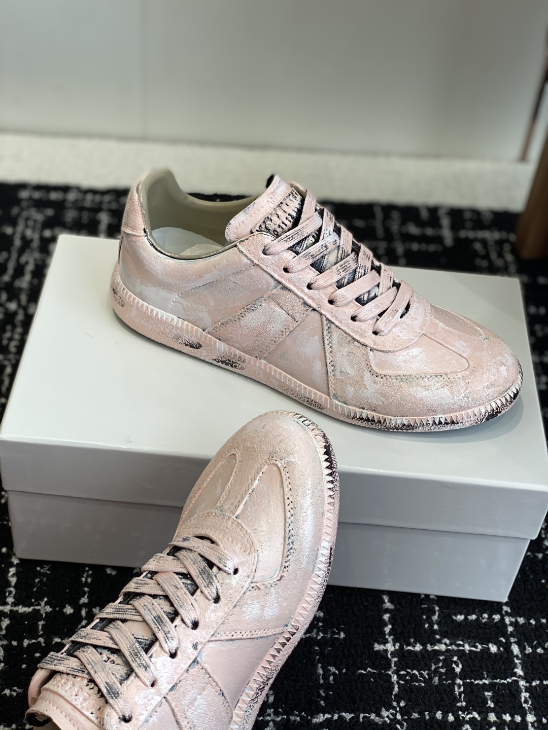 代购级
MaisonMargiela MM6 马吉拉 情侣款 喷墨 涂鸦 帆布 德训鞋 休闲 运动鞋

