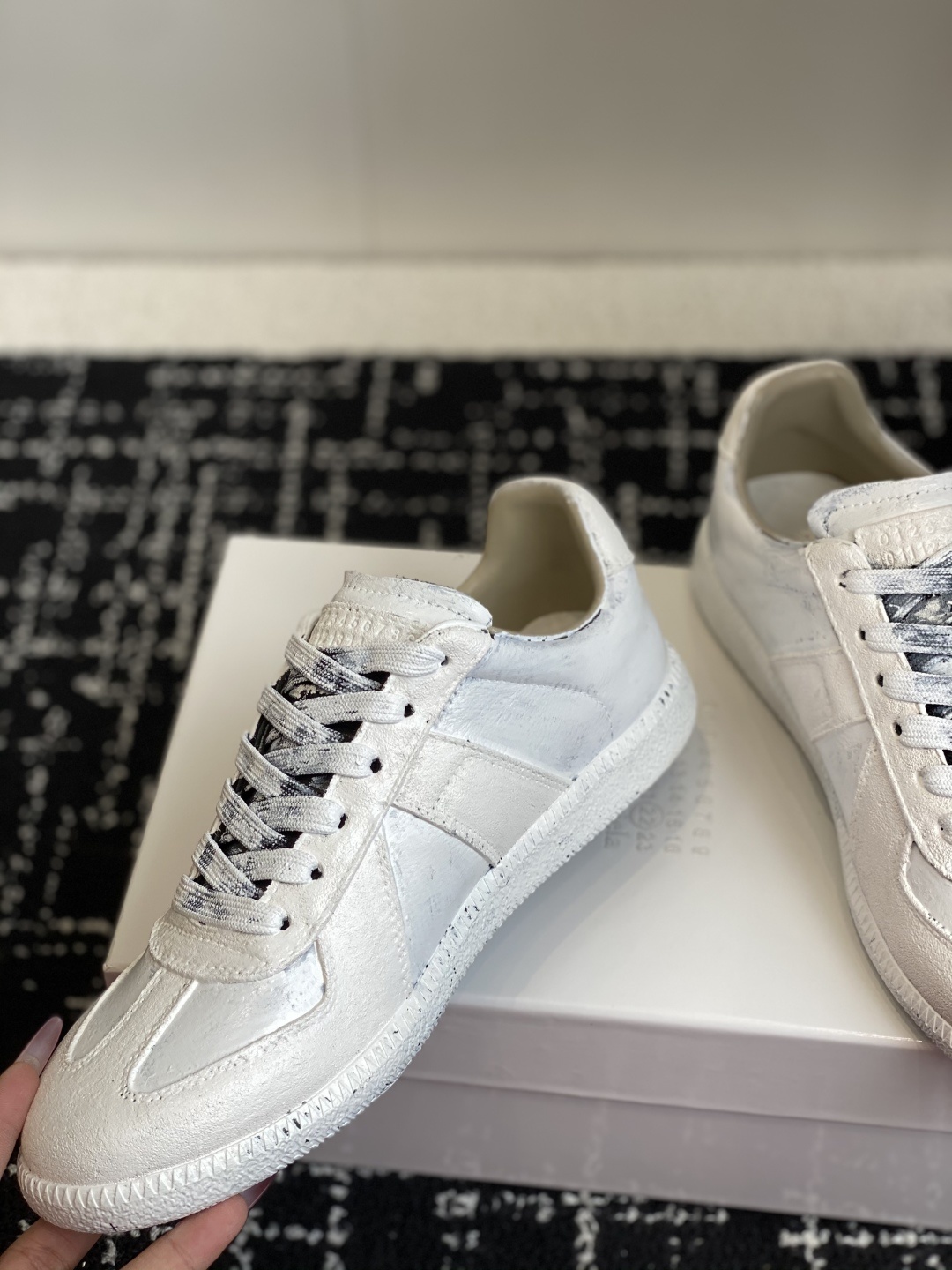 代购级
MaisonMargiela MM6 马吉拉 情侣款 喷墨 涂鸦 帆布 德训鞋 休闲 运动鞋