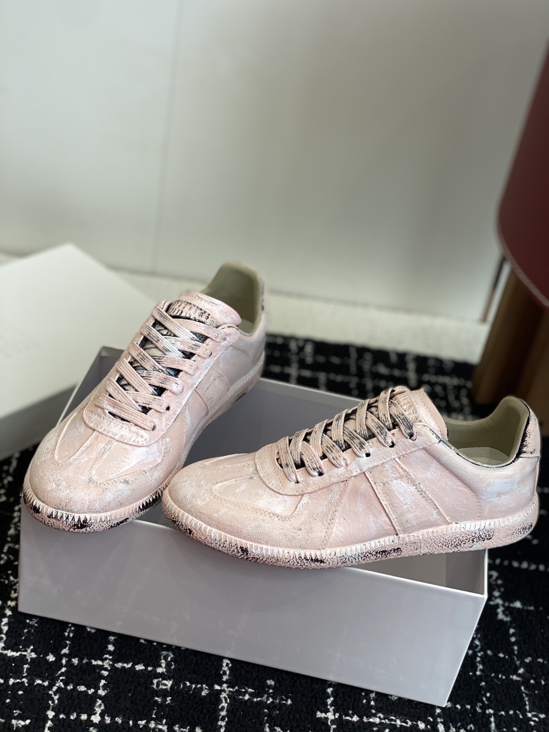 代购级
MaisonMargiela MM6 马吉拉 情侣款 喷墨 涂鸦 帆布 德训鞋 休闲 运动鞋

