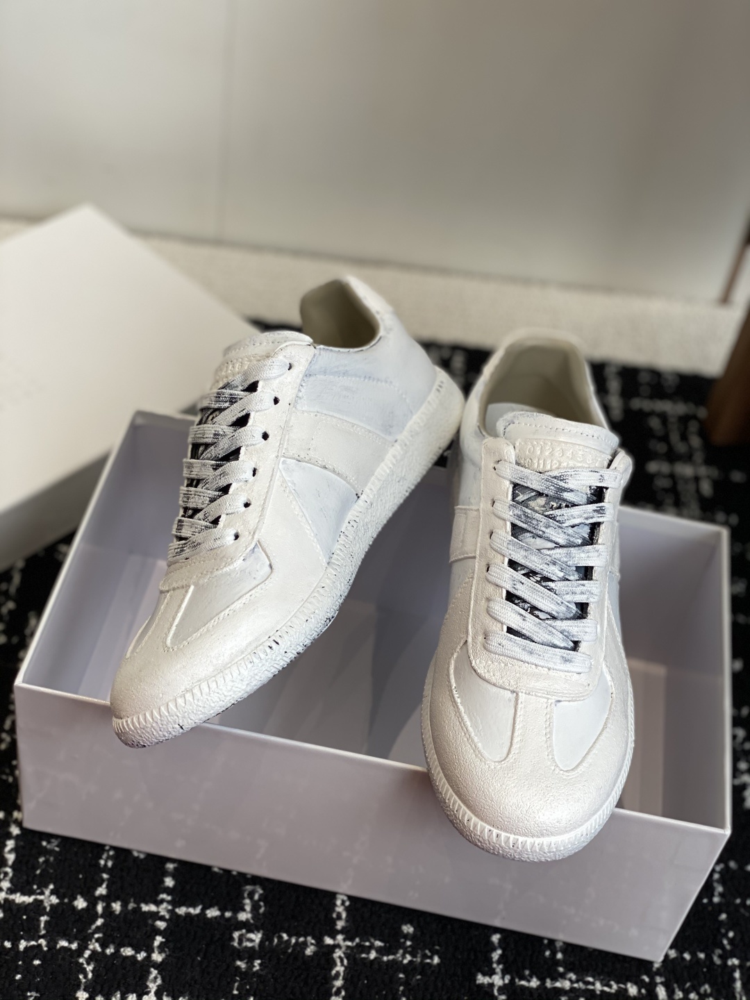 代购级
MaisonMargiela MM6 马吉拉 情侣款 喷墨 涂鸦 帆布 德训鞋 休闲 运动鞋