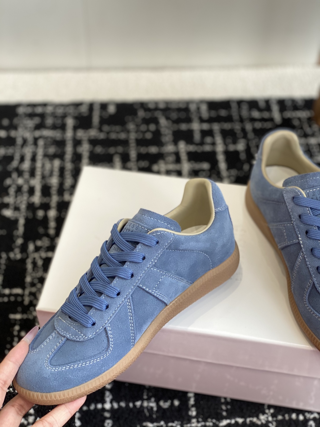 代购级
MaisonMargiela MM6 马吉拉 情侣款 喷墨 涂鸦 帆布 德训鞋 休闲 运动鞋

