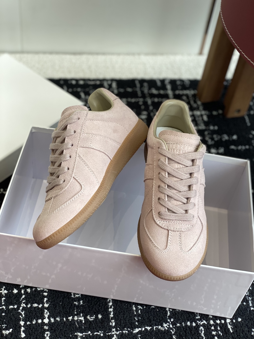 代购级
MaisonMargiela MM6 马吉拉 情侣款 喷墨 涂鸦 帆布 德训鞋 休闲 运动鞋

