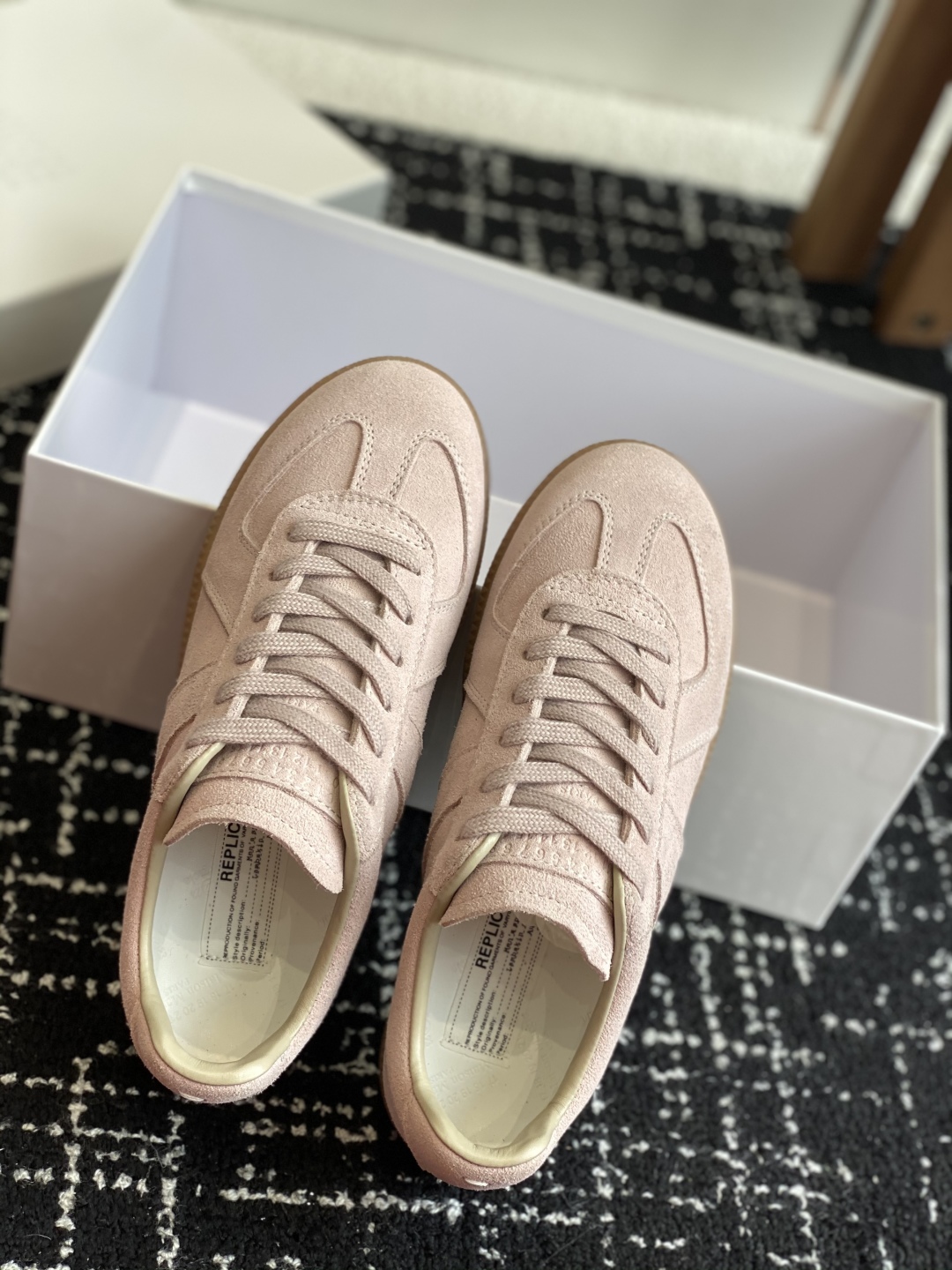 代购级
MaisonMargiela MM6 马吉拉 情侣款 喷墨 涂鸦 帆布 德训鞋 休闲 运动鞋

