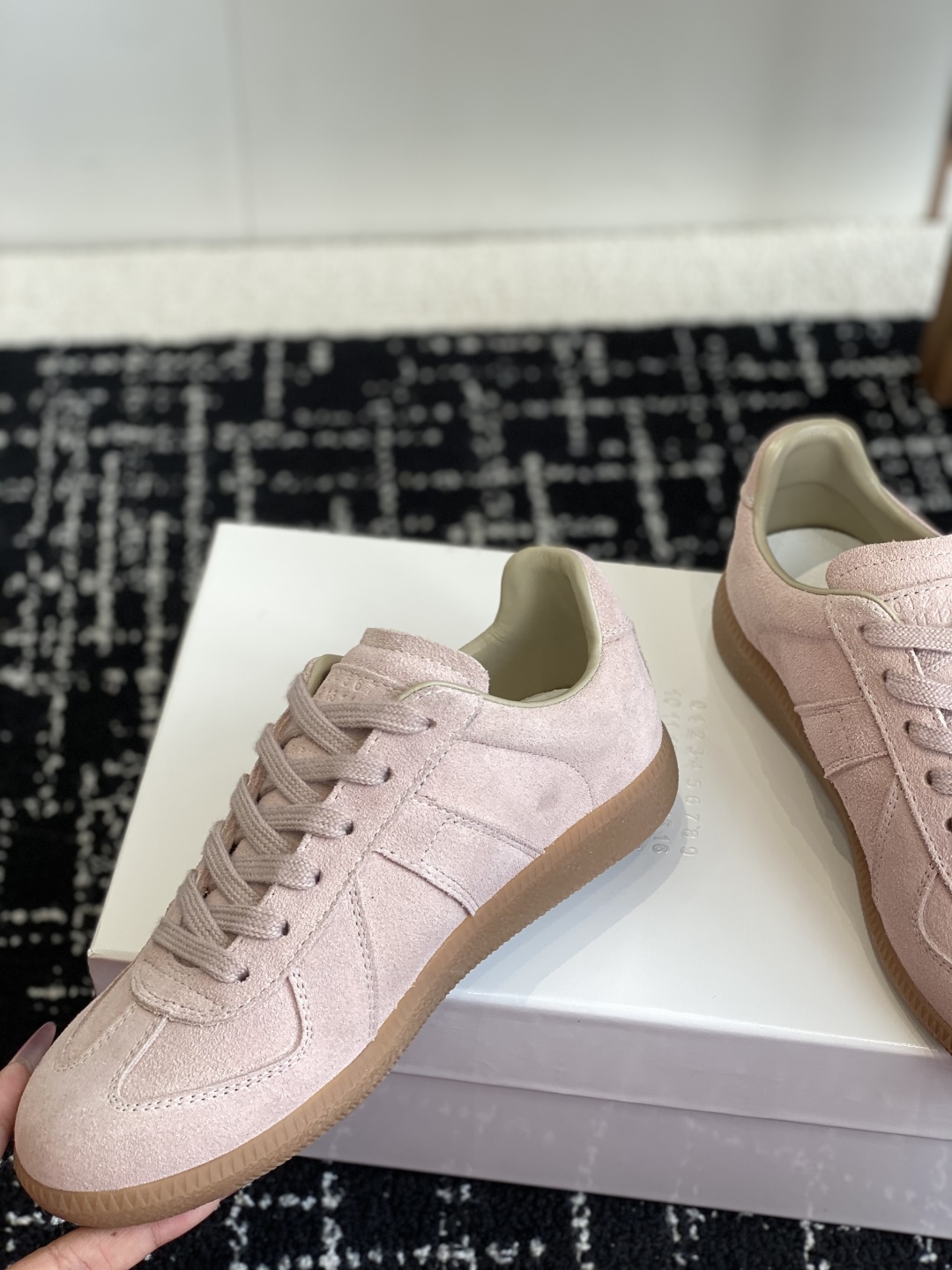 代购级
MaisonMargiela MM6 马吉拉 情侣款 喷墨 涂鸦 帆布 德训鞋 休闲 运动鞋

