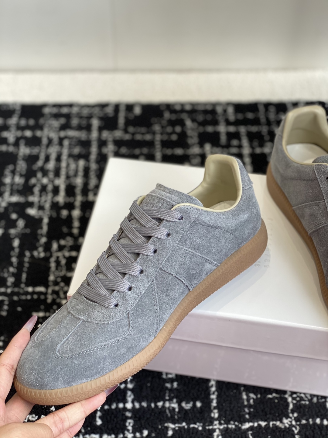 代购级
MaisonMargiela MM6 马吉拉 情侣款 喷墨 涂鸦 帆布 德训鞋 休闲 运动鞋

