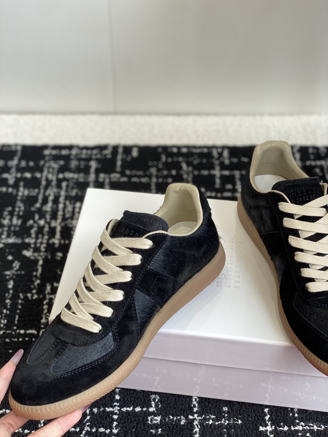 代购级
MaisonMargiela MM6 马吉拉 情侣款 喷墨 涂鸦 帆布 德训鞋 休闲 运动鞋