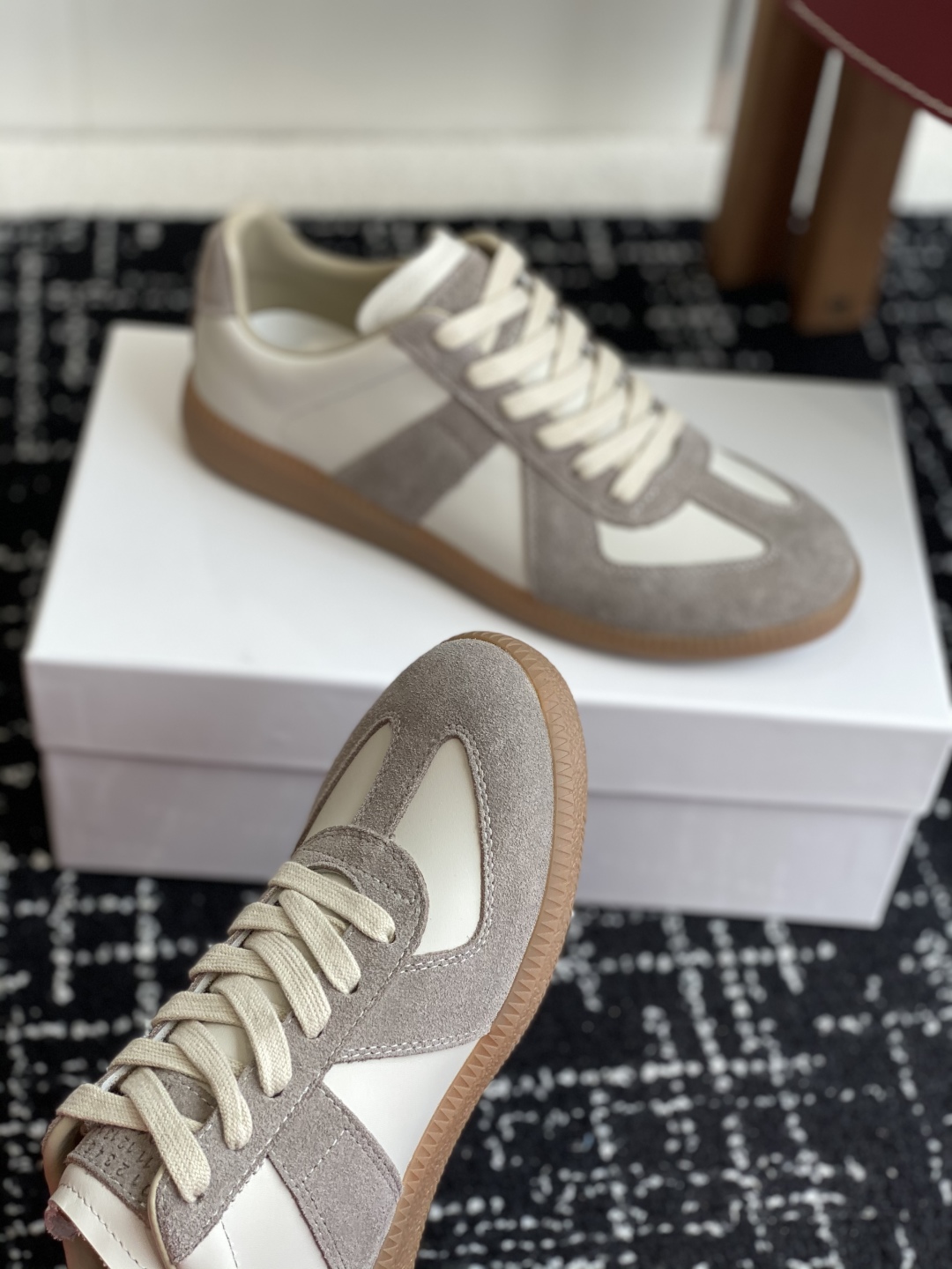 代购级
MaisonMargiela MM6 马吉拉 情侣款 喷墨 涂鸦 帆布 德训鞋 休闲 运动鞋

