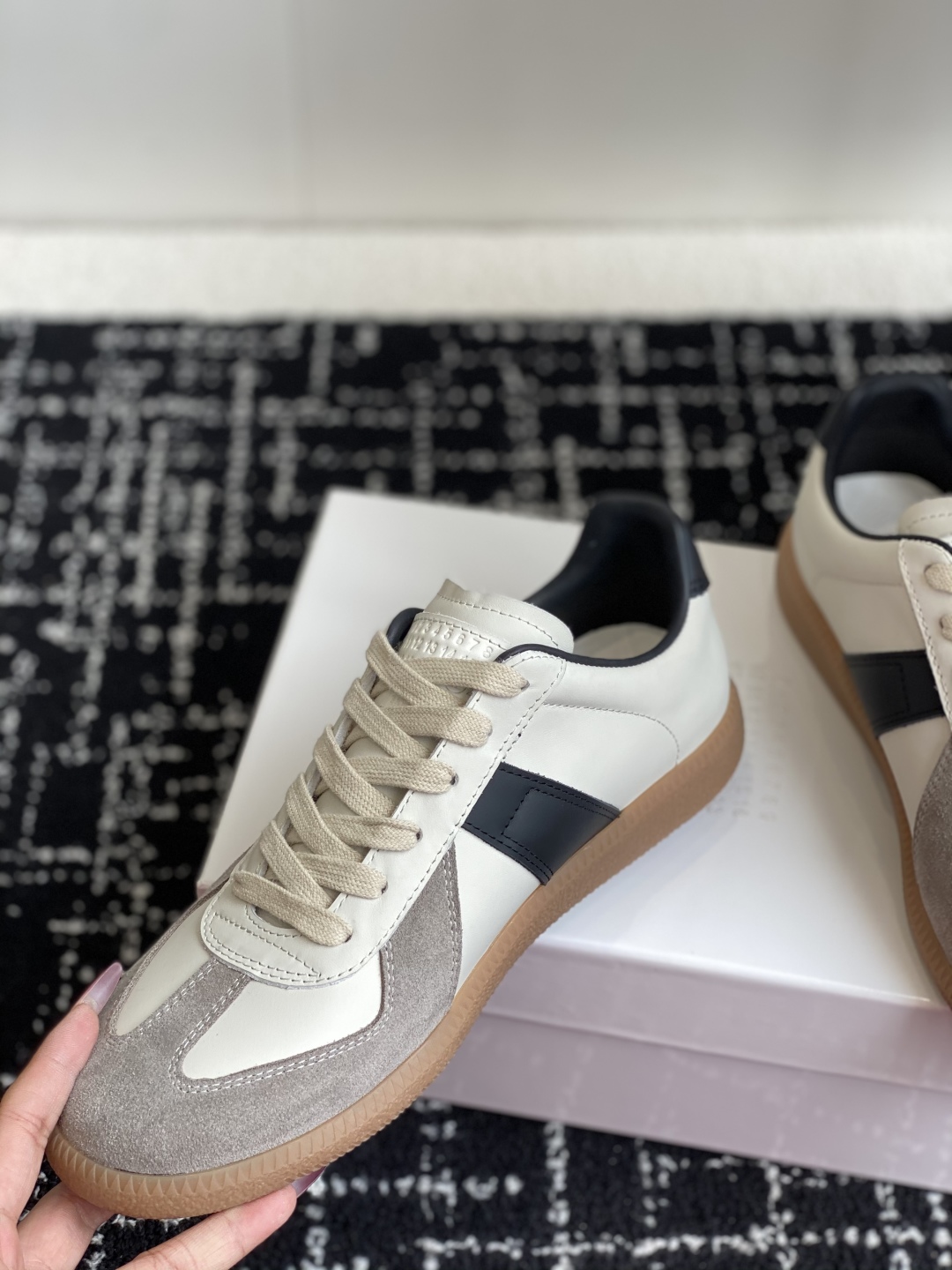 代购级
MaisonMargiela MM6 马吉拉 情侣款 喷墨 涂鸦 帆布 德训鞋 休闲 运动鞋

