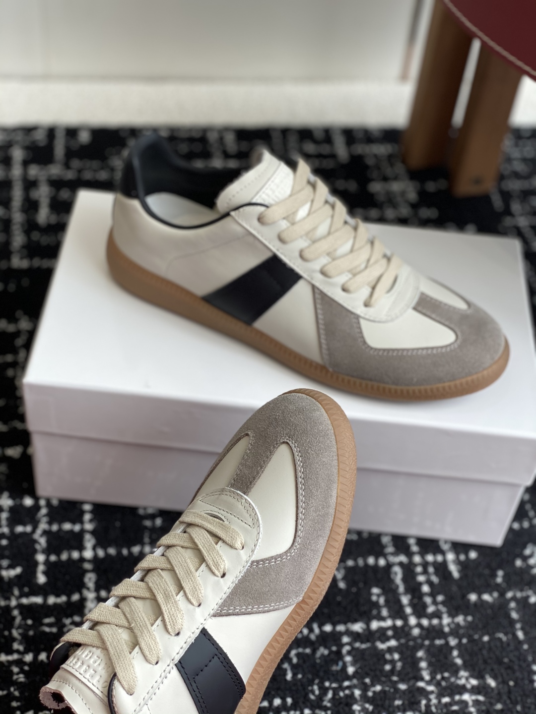 代购级
MaisonMargiela MM6 马吉拉 情侣款 喷墨 涂鸦 帆布 德训鞋 休闲 运动鞋

