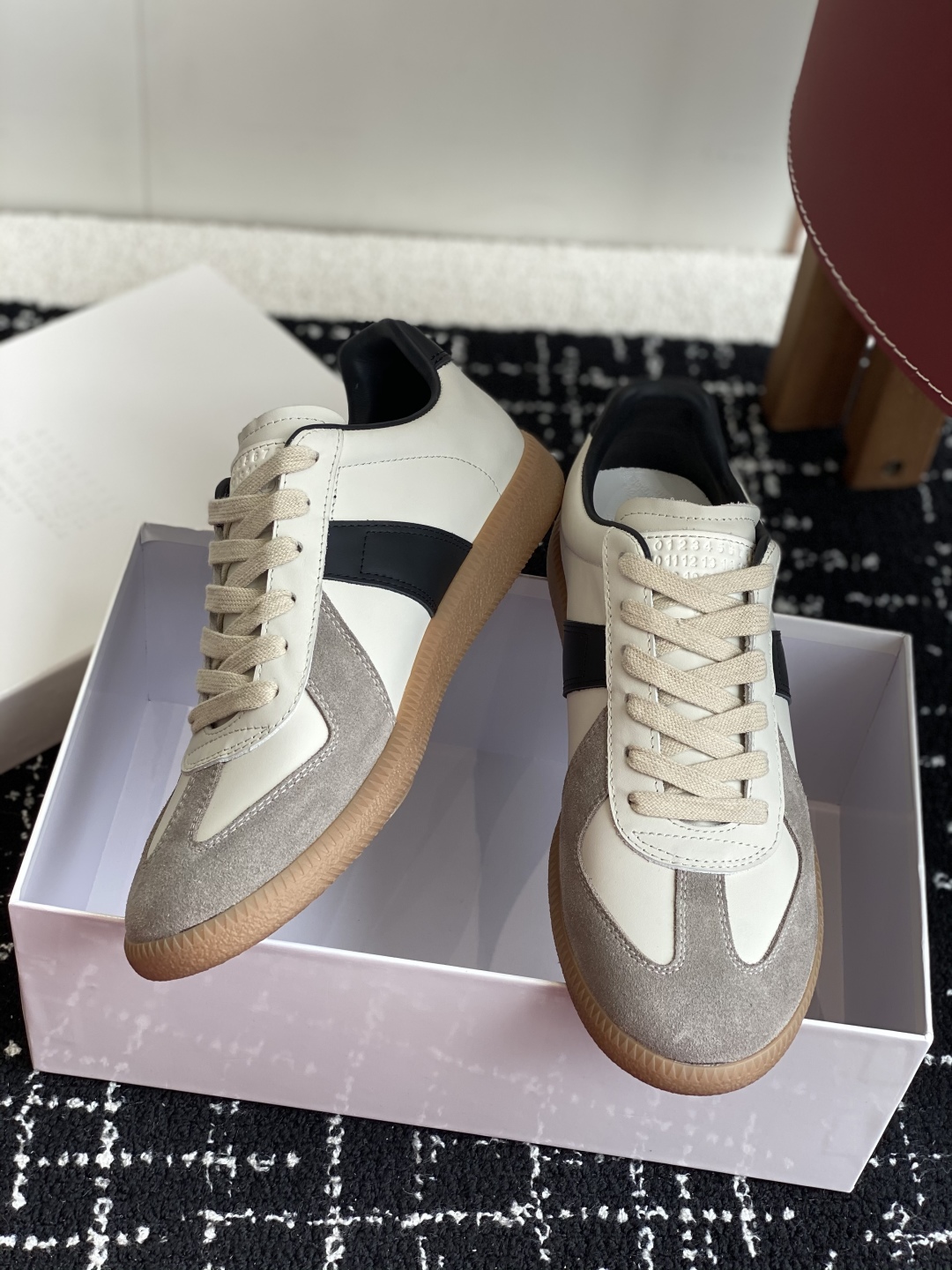 代购级
MaisonMargiela MM6 马吉拉 情侣款 喷墨 涂鸦 帆布 德训鞋 休闲 运动鞋

