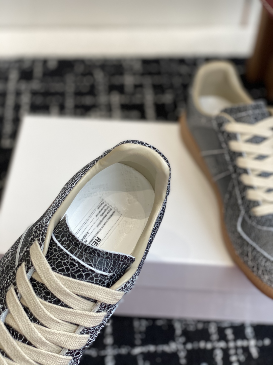 代购级
MaisonMargiela MM6 马吉拉 情侣款 喷墨 涂鸦 帆布 德训鞋 休闲 运动鞋

