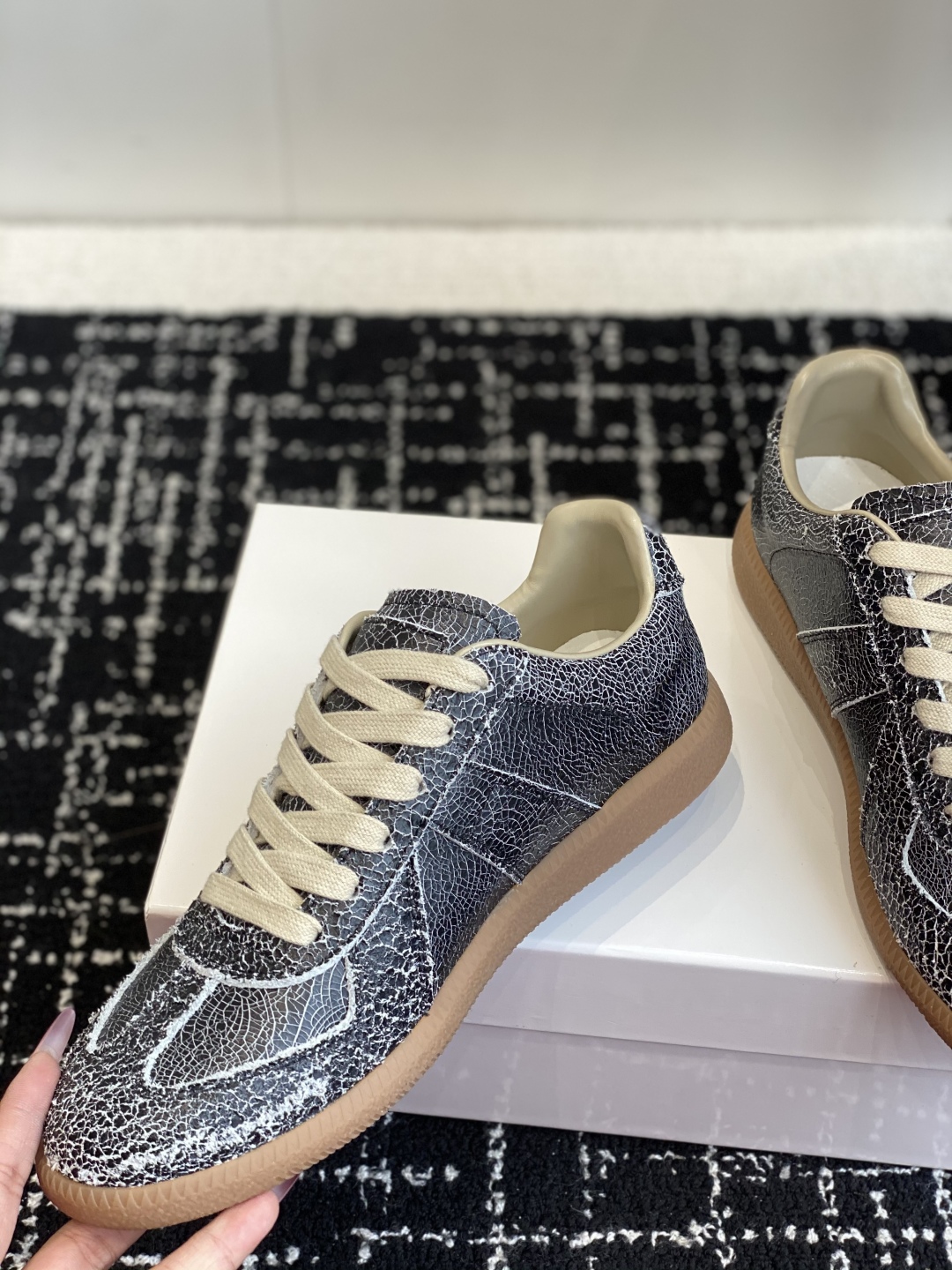 代购级
MaisonMargiela MM6 马吉拉 情侣款 喷墨 涂鸦 帆布 德训鞋 休闲 运动鞋

